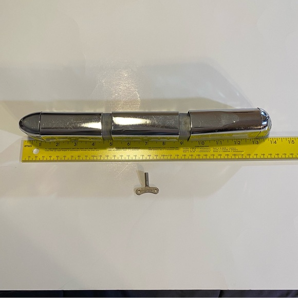 Streamliner toy train, fully operational w/key 14” long, has small dent. GUC - Picture 5 of 7